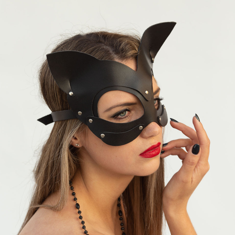 model wearing kitty mask